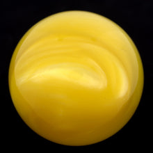 Load image into Gallery viewer, Butteroj Yellow Butter Pearl 38 mm Ball Top