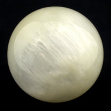 Load image into Gallery viewer, Butteroj Yellow Ivory Pearl 38 mm Ball Top